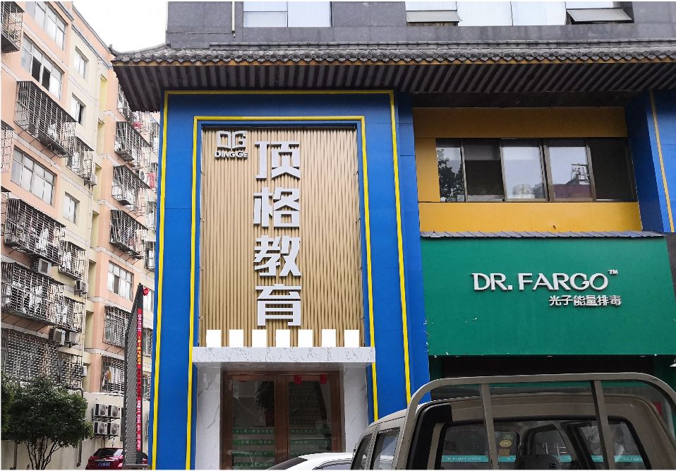 都安门头设计要符合门店特色。