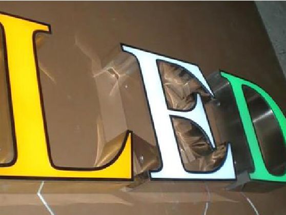 都安介绍LED招牌的基础知识。